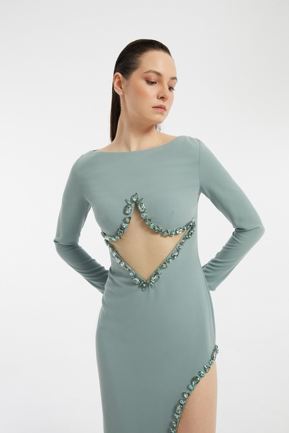 Göğüs İşleme Detaylı Uzun Kollu Yırtmaçlı Uzun Abiye Elbise - 3005C