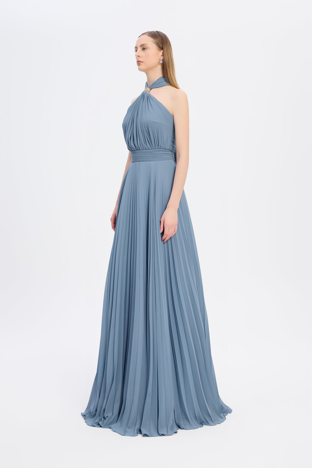 Broş Detaylı Halter Yaka Piliseli Uzun Abiye Elbise - 9097C