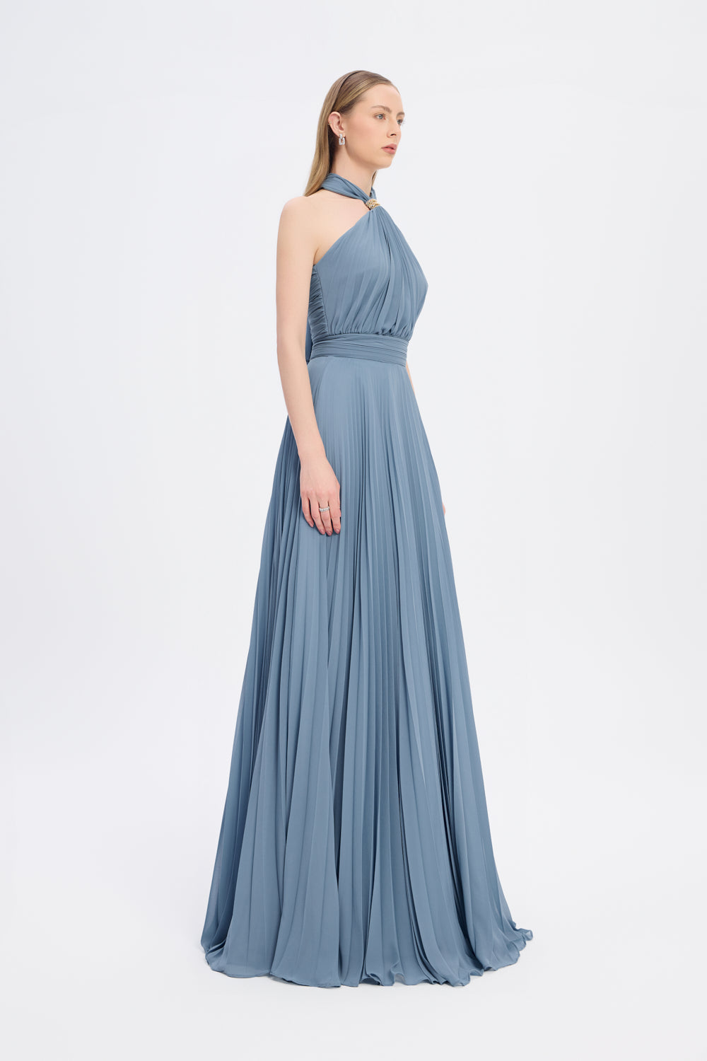 Broş Detaylı Halter Yaka Piliseli Uzun Abiye Elbise - 9097C