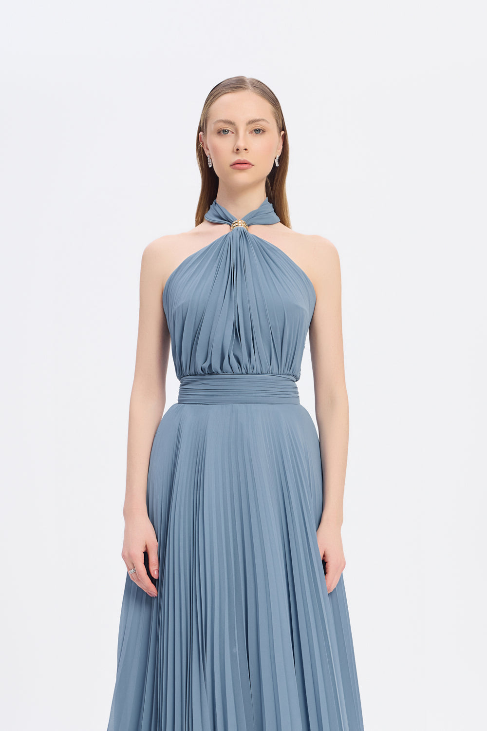 Broş Detaylı Halter Yaka Piliseli Uzun Abiye Elbise - 9097C