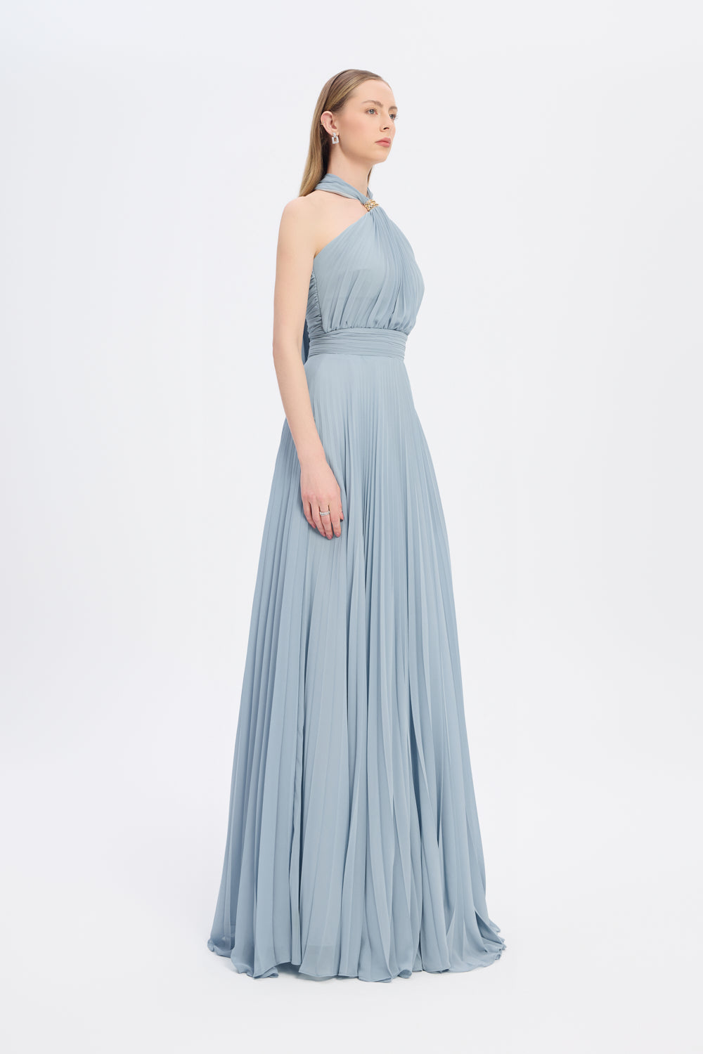 Broş Detaylı Halter Yaka Piliseli Uzun Abiye Elbise - 9097C