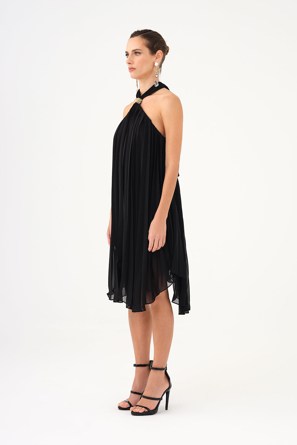 Halter Yaka Broş Detaylı Piliseli Mini Abiye Elbise - 9127C