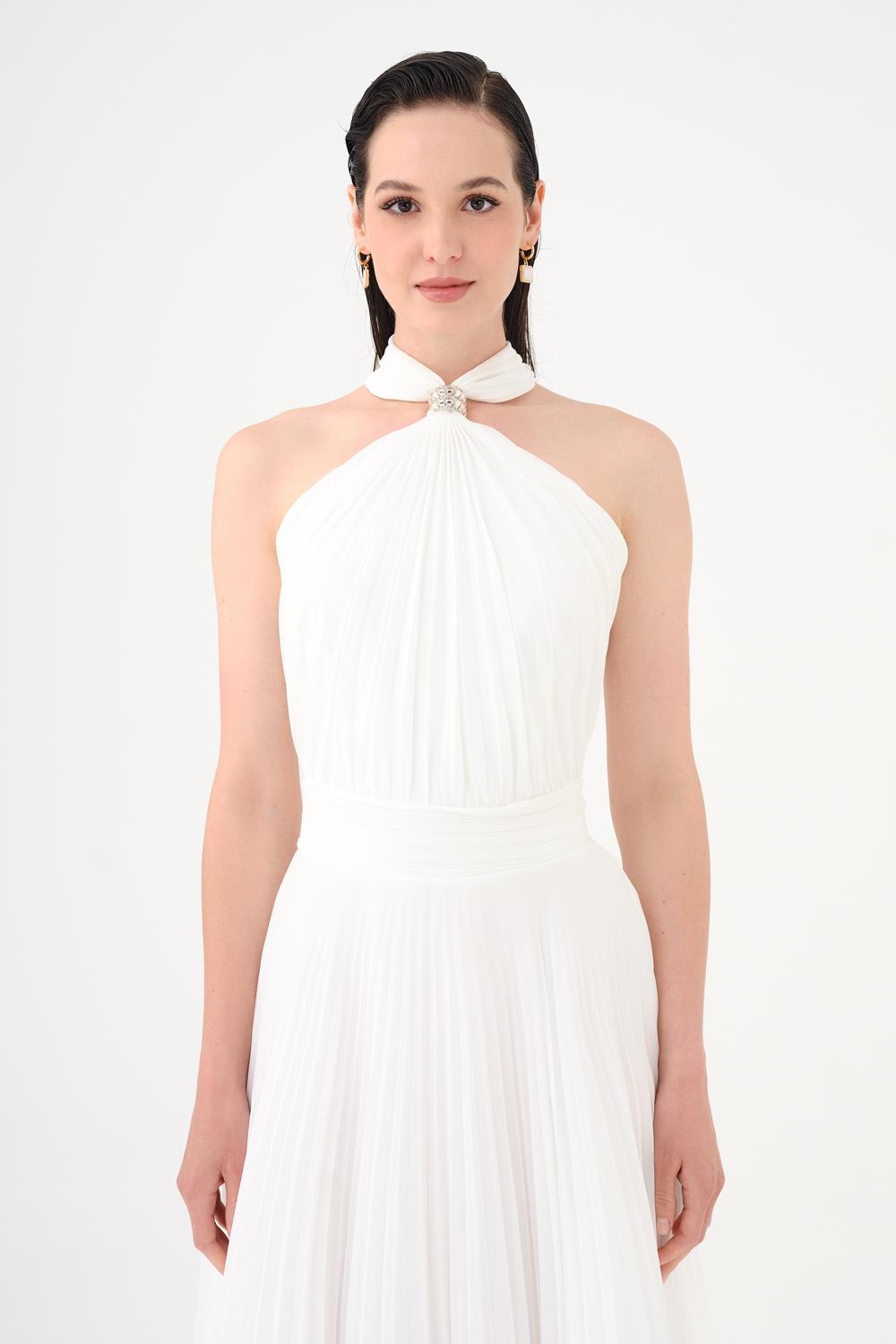 Broş Detaylı Halter Yaka Piliseli Uzun Abiye Elbise - 9097C