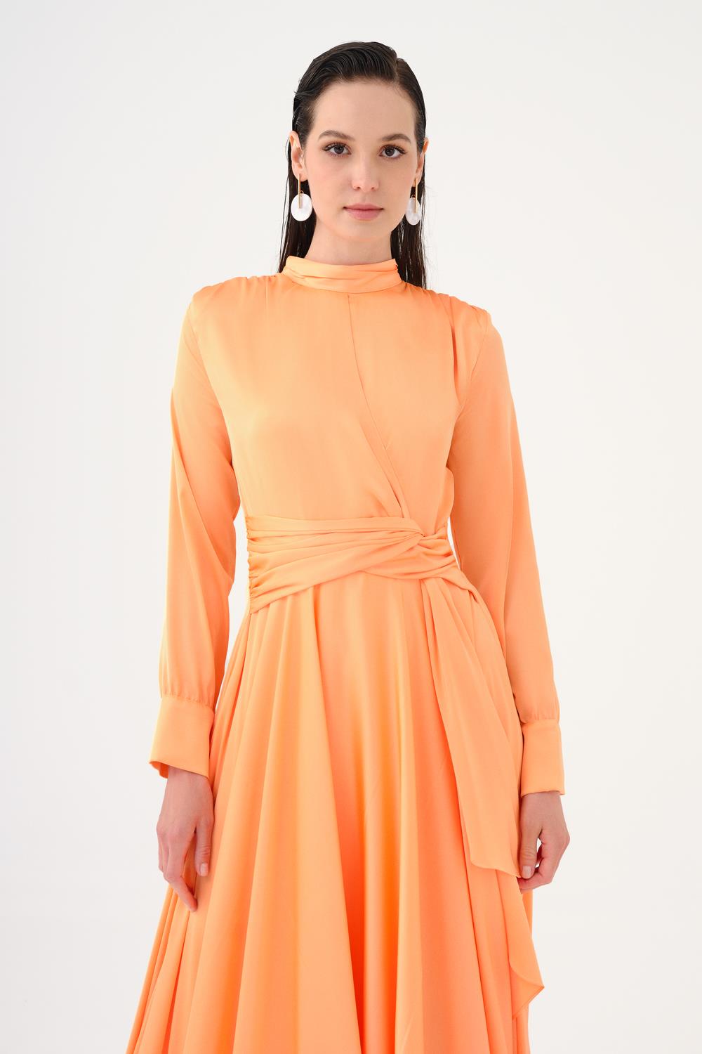 Drape Detaylı Dik Yaka Saten Uzun Abiye Elbise - 9072C