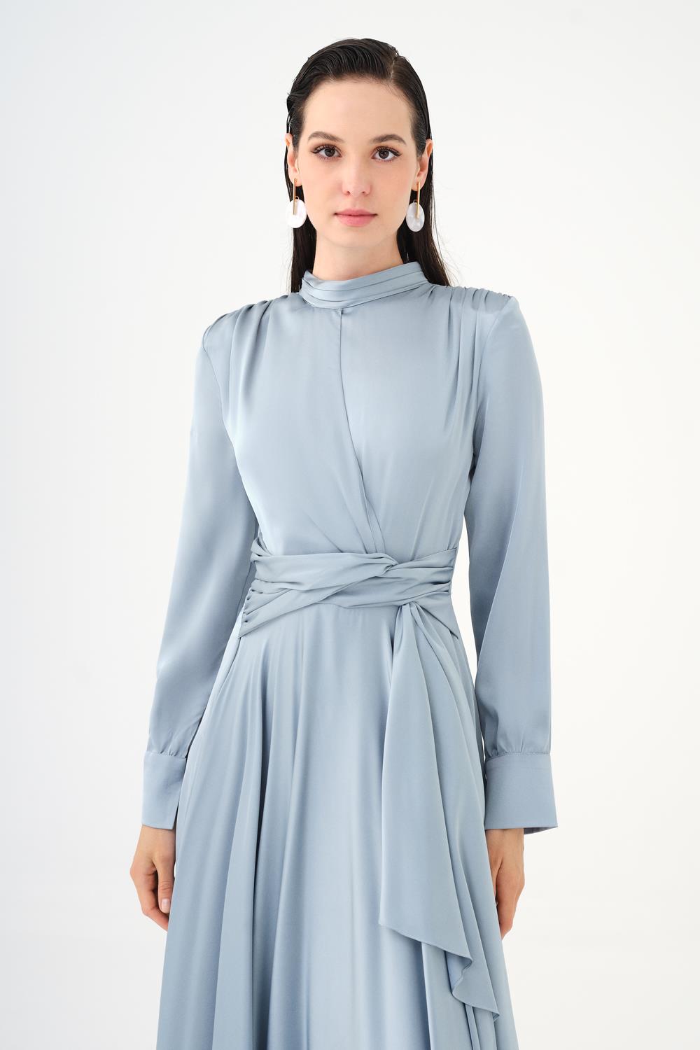 Drape Detaylı Dik Yaka Saten Uzun Abiye Elbise - 9072C