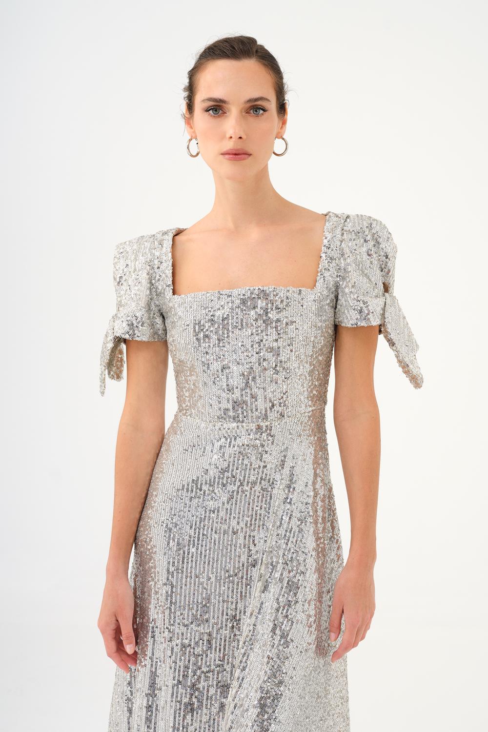 Fiyonk Detaylı Kollu Asimetrik Kesim Payet Midi Abiye Elbise - 9142C