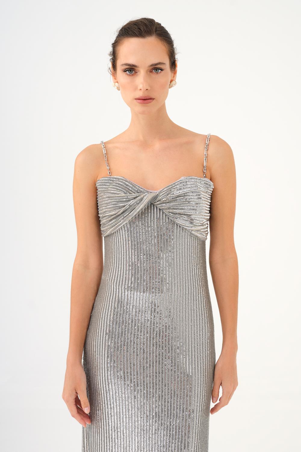 Zincir Askılı Straplez Yaka Yırtmaçlı Uzun Abiye Elbise - 9042C