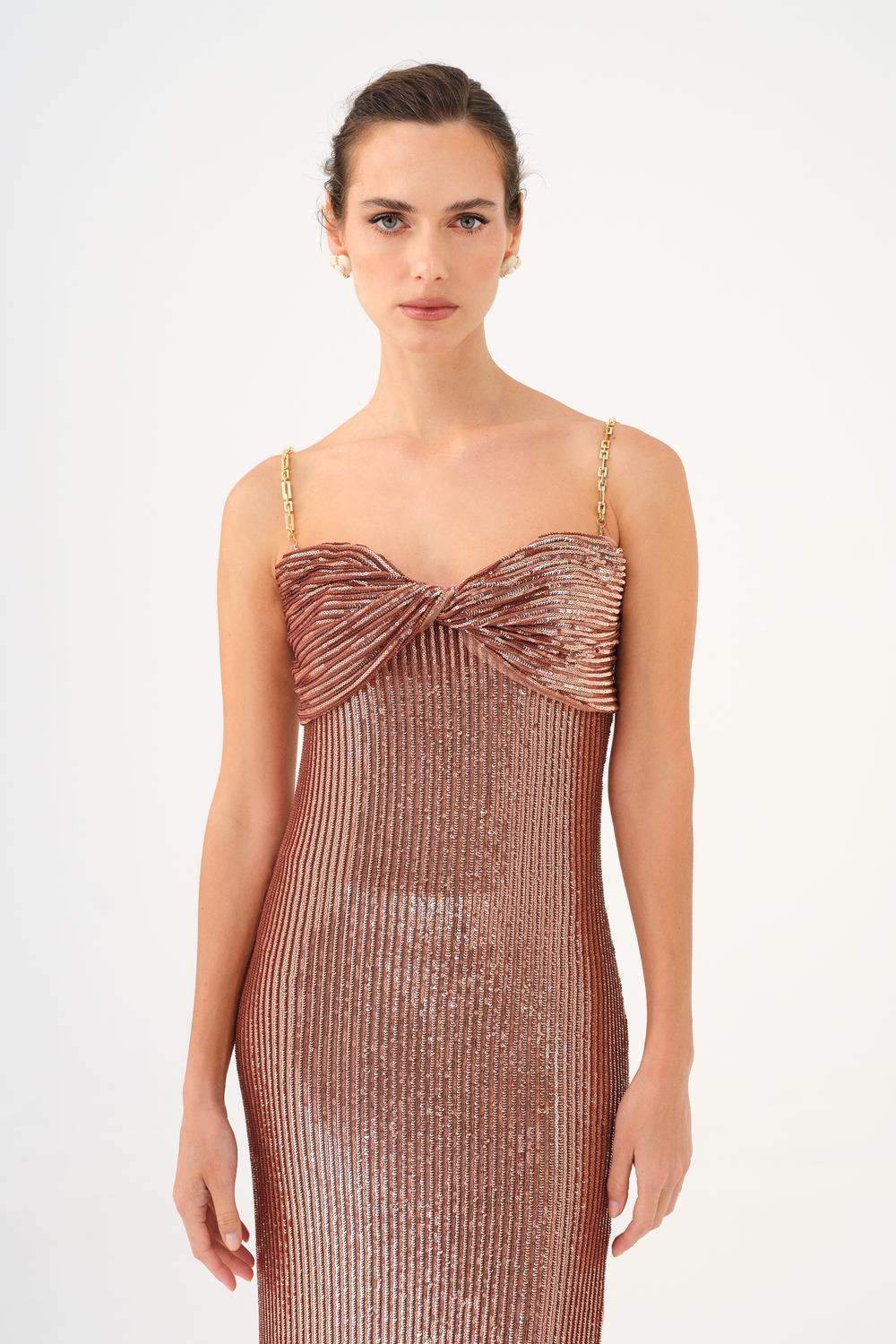 Zincir Askılı Straplez Yaka Yırtmaçlı Uzun Abiye Elbise - 9042C